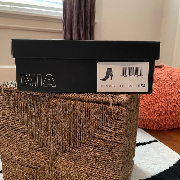 NIB ❤️ Red Glove Ankle Heel Boots- Booties 6.5 - Picture 2 of 9